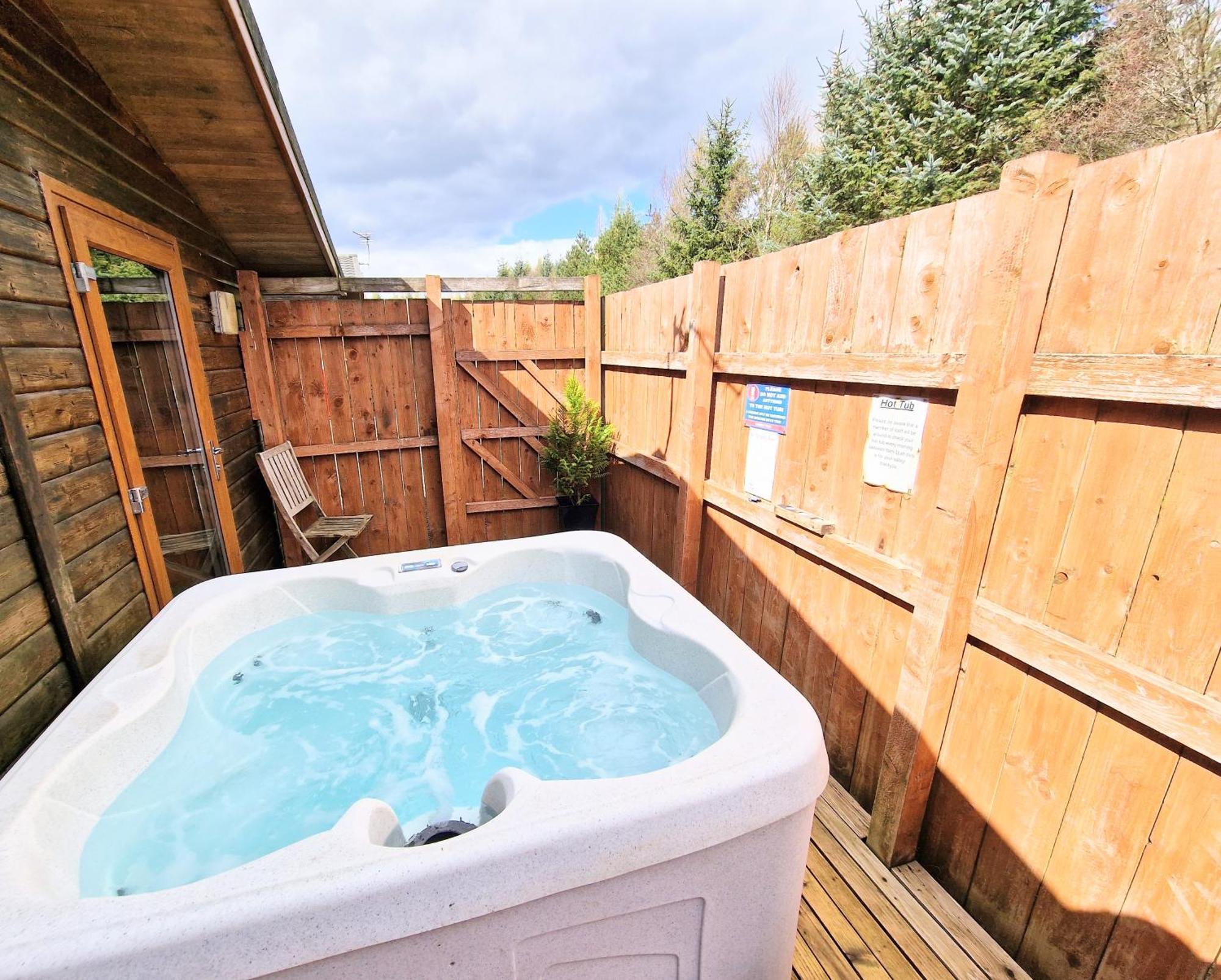 Lomond 5 With Private Hot Tub - Fife - Loch Leven - Lomond Hills - Pet Friendly Villa Kelty Exterior foto