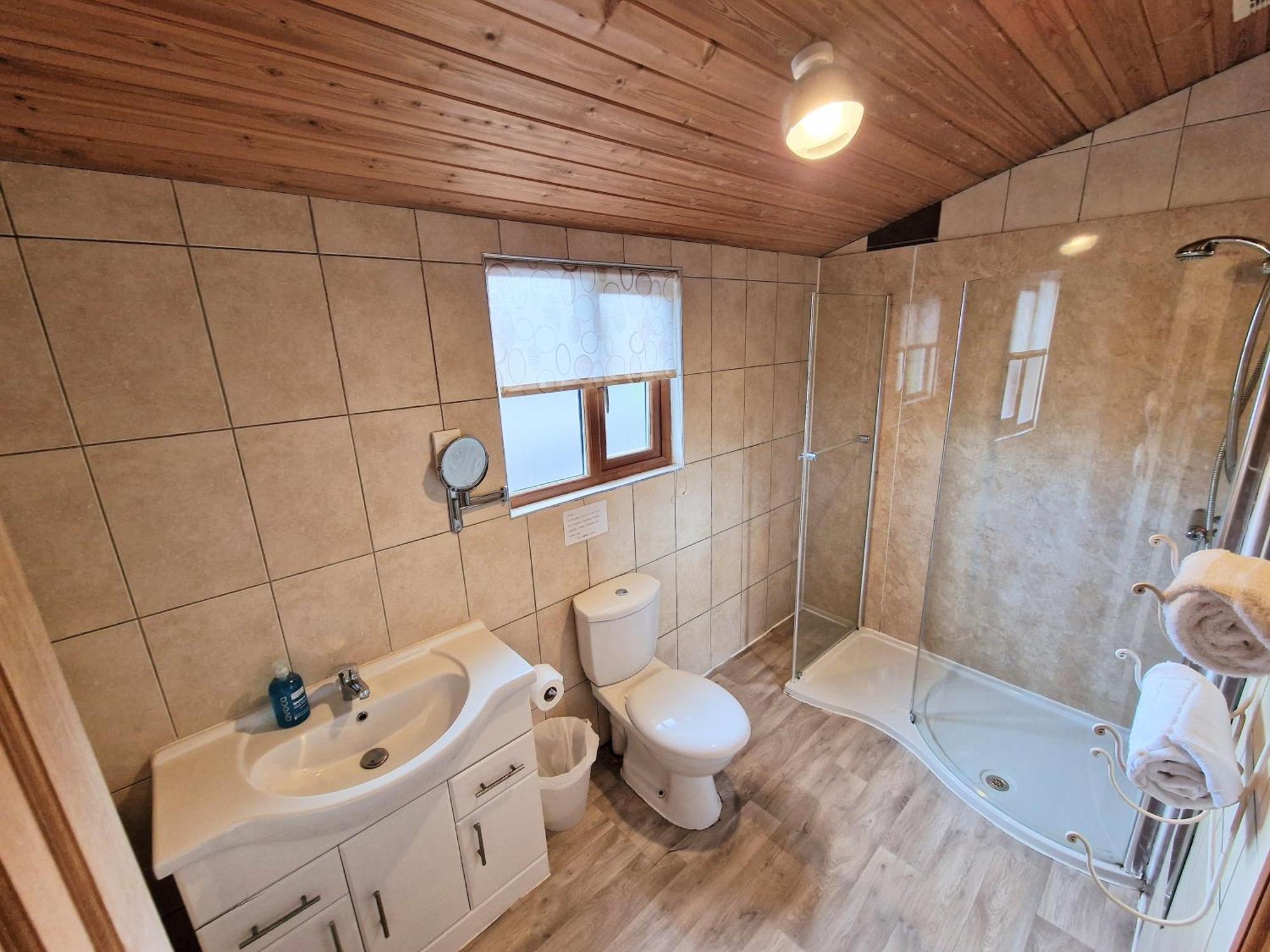 Lomond 5 With Private Hot Tub - Fife - Loch Leven - Lomond Hills - Pet Friendly Villa Kelty Exterior foto